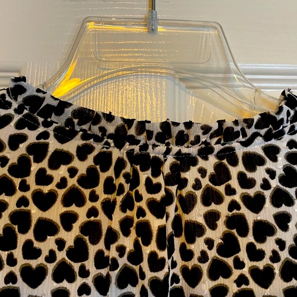 Women's Heart Patterned Blouse - Picture 12 of 15